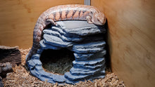 Load image into Gallery viewer, Zen Corner Cave