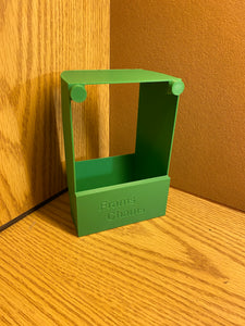 Green screen feeder with magnets