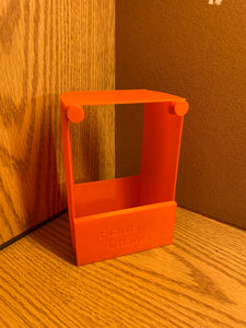 Orange screen feeder with magnets